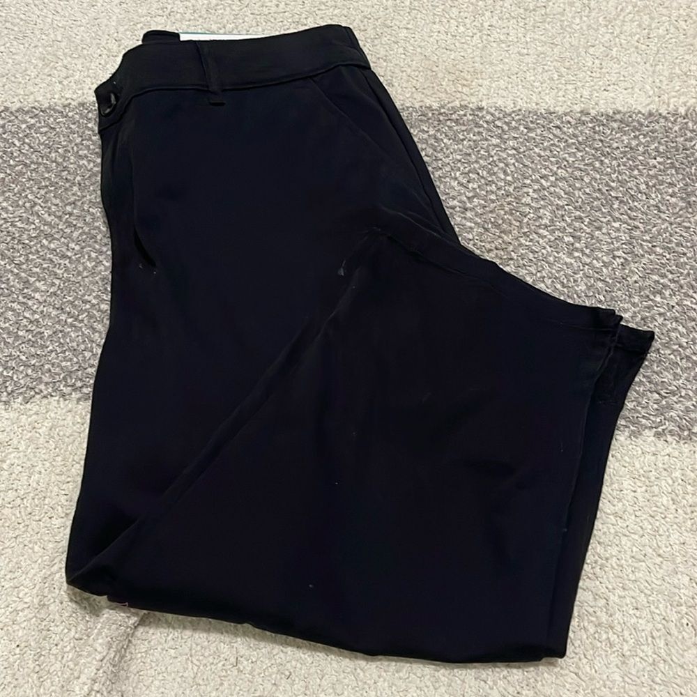 NWT- Style & Co. - 16P Straight Capri Chino
